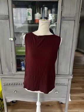 Sleeveless Ribbed Tank Top